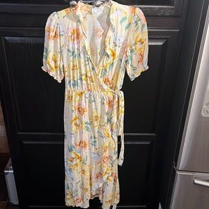 Beautiful Old Navy criss cross dress size S